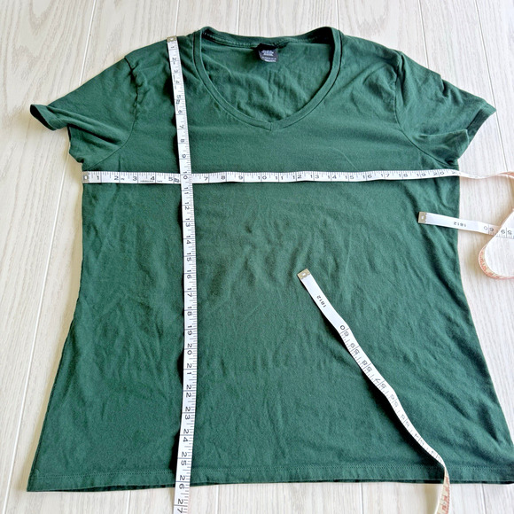 Hanes Dark Green V-Neck Short Sleeve Perfect Tee – Size XL 16-18 - Picture 3 of 6